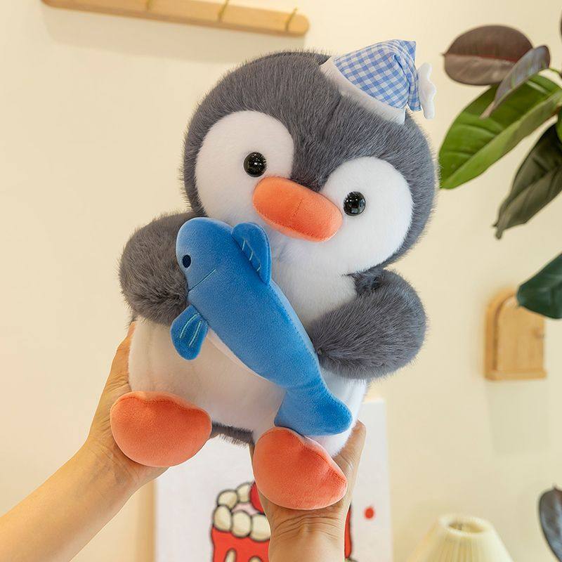 可爱抱鱼企鹅玩偶毛绒公