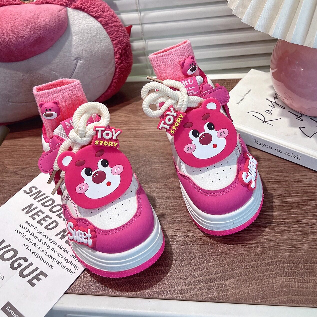 儿童鞋子女童运动鞋2026新款春季小女孩休闲低帮板鞋软底轻便春款