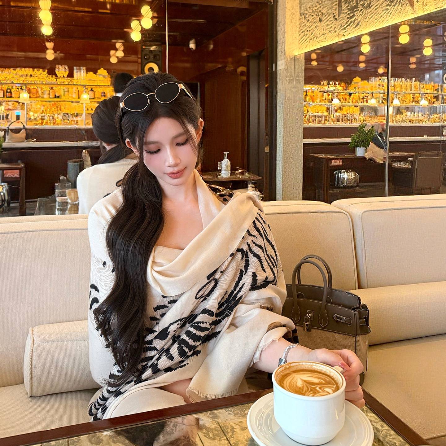 老钱风薄款棉麻披肩女夏外搭豹子复古轻奢度假防晒空调房纱巾围巾