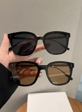 夏季防晒方形显脸小黑色墨镜