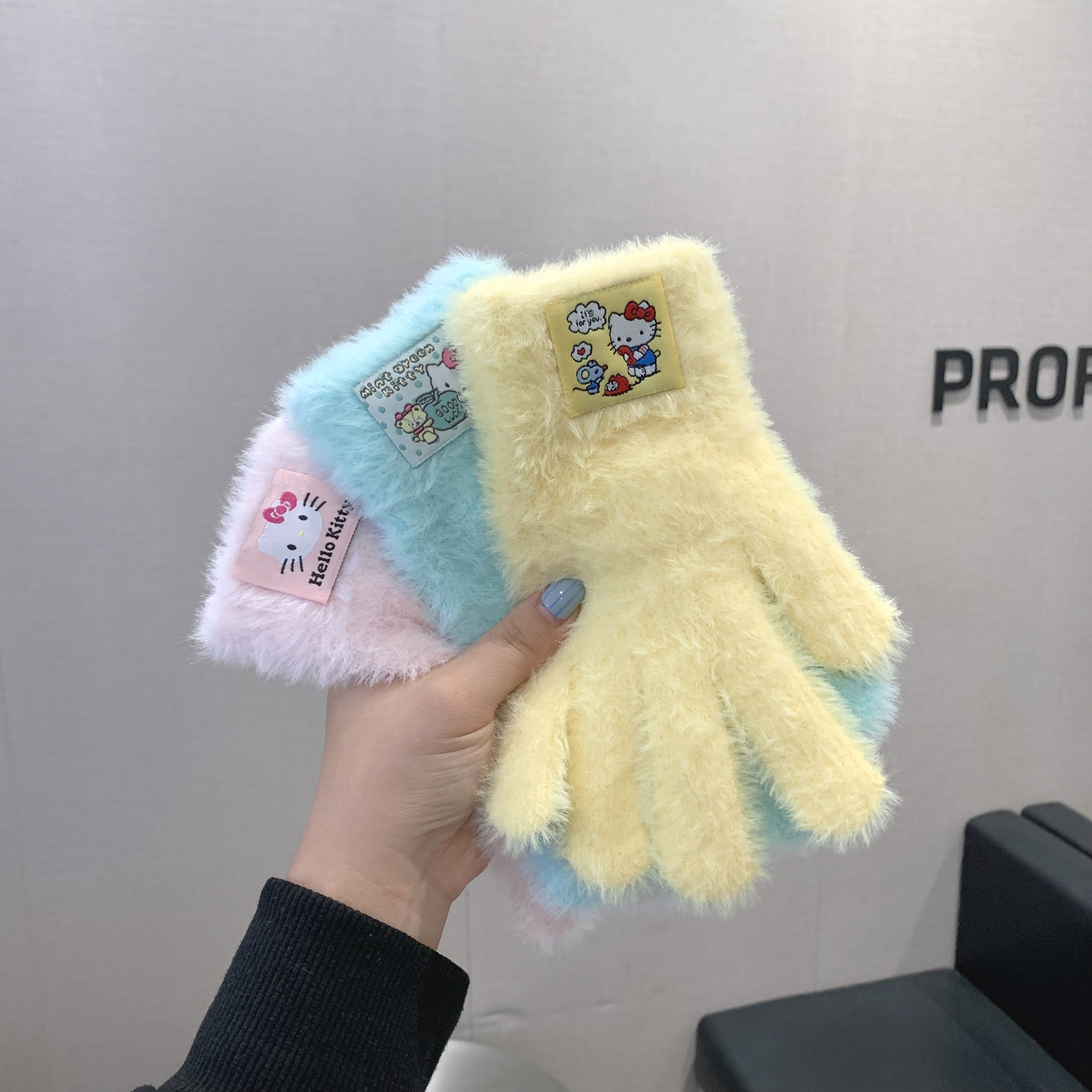 韩系纯色可爱小猫贴标毛绒手套女冬季保暖防寒露指可触屏分指手套,服饰配件/皮带/帽子/围巾,手套,淘宝优惠券,粉丝福利购,淘宝优惠卷