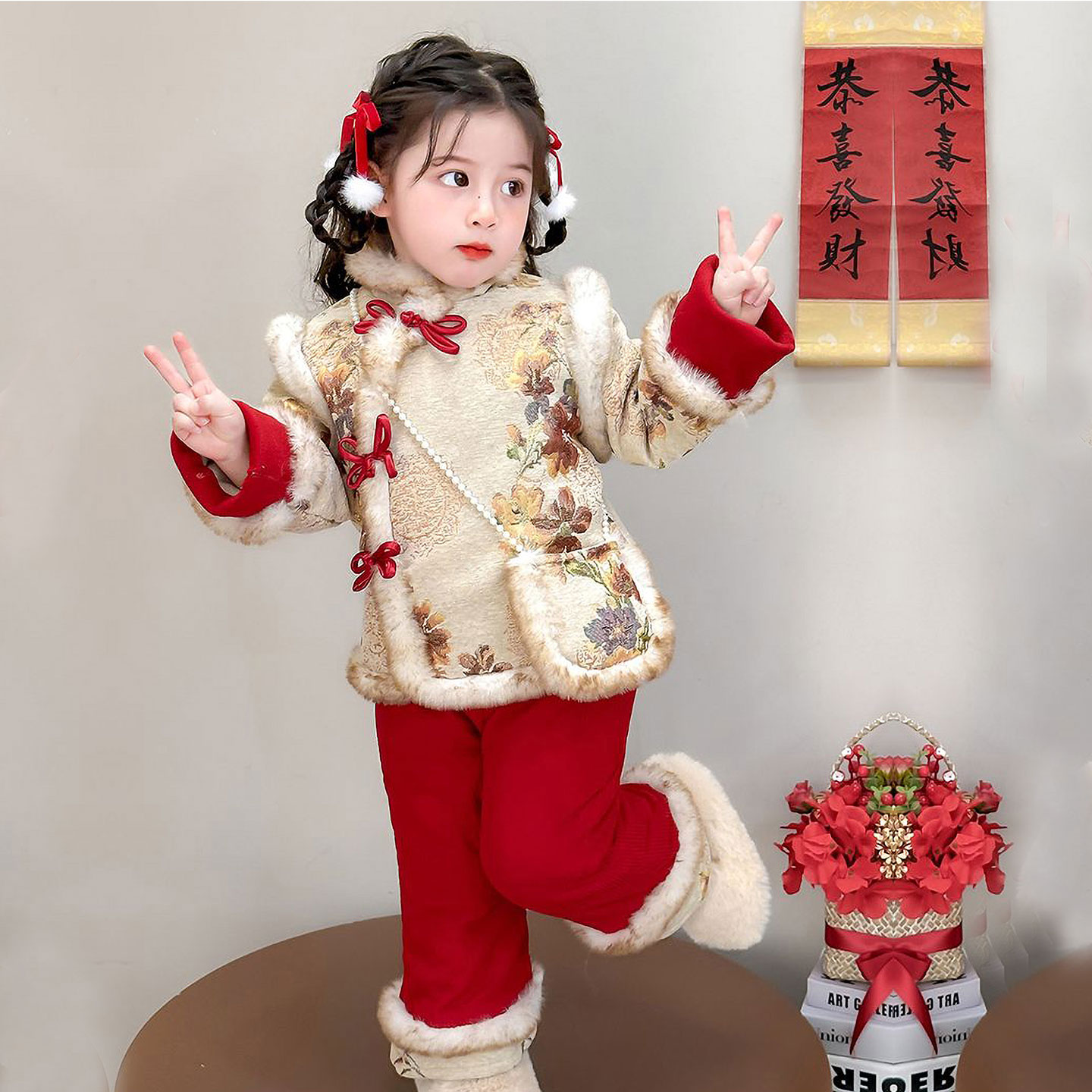 女童新中式冬季套装2025冬季女宝宝新春拜年服儿童加厚汉服两件套