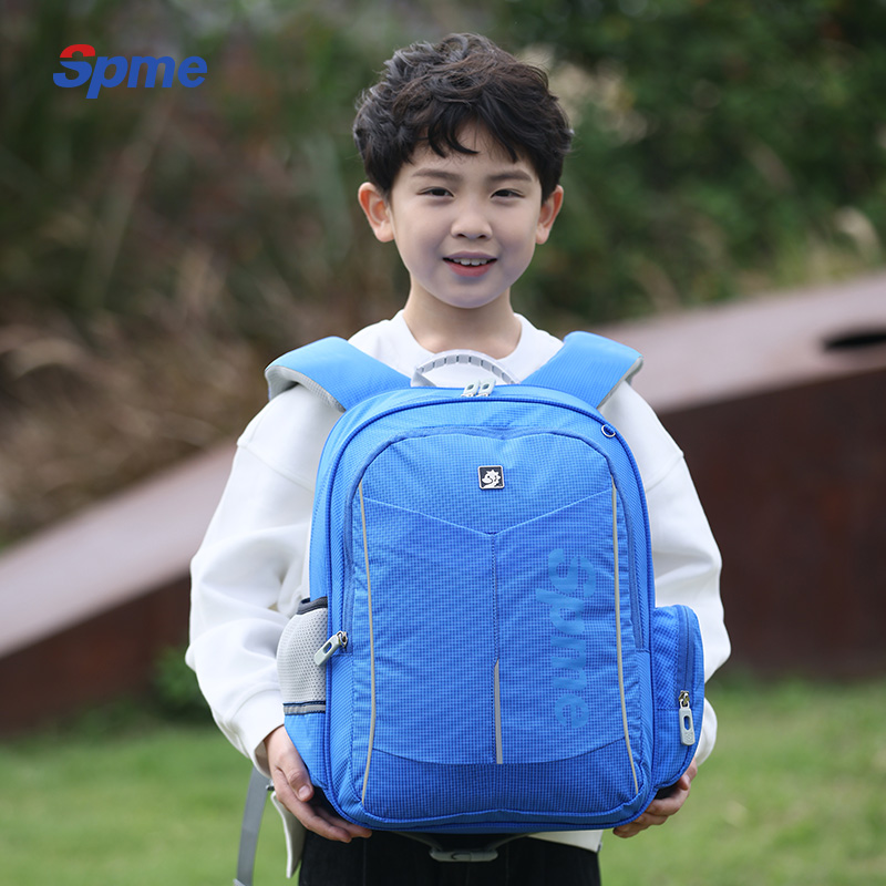三到五六年级轻便大容量护脊背包