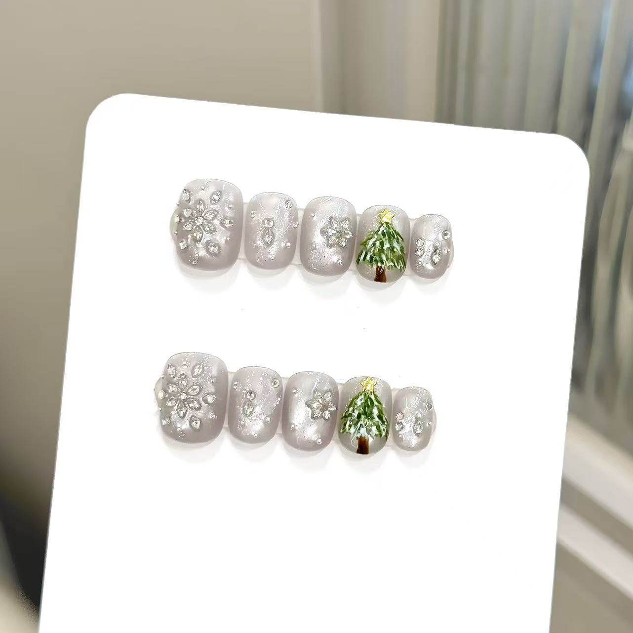 纯手工穿戴甲【圣诞雪景】闪亮雪花拼钻清冷猫眼圣诞氛围手工美甲,彩妆/香水/美妆工具,穿戴甲/甲片,淘宝优惠券,粉丝福利购,淘宝优惠卷