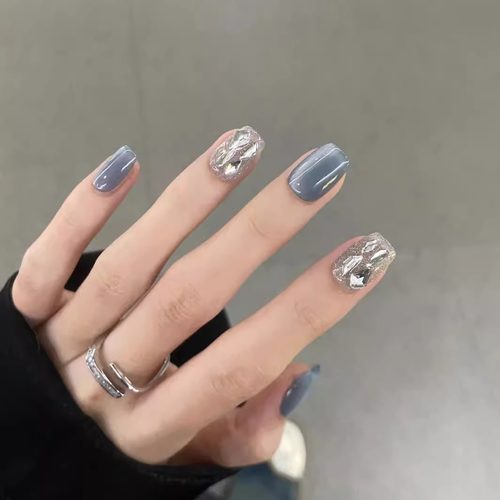 法式晶石猫眼爆闪指尖碎钻纯欲风高级感手工穿戴甲2025新年款