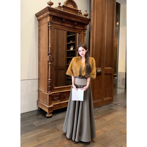 Sweet草莓棕色短款皮草外套+羊毛针织背心褶皱大摆裙宽边皮带套装