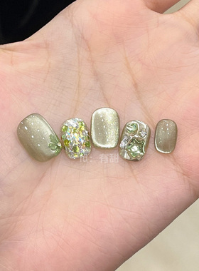 绿色猫眼穿戴甲短款手工定制秋冬穿戴式美甲超显白轻奢款指甲贴片