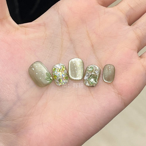 绿色猫眼穿戴甲短款手工定制秋冬穿戴式美甲超显白轻奢款指甲贴片