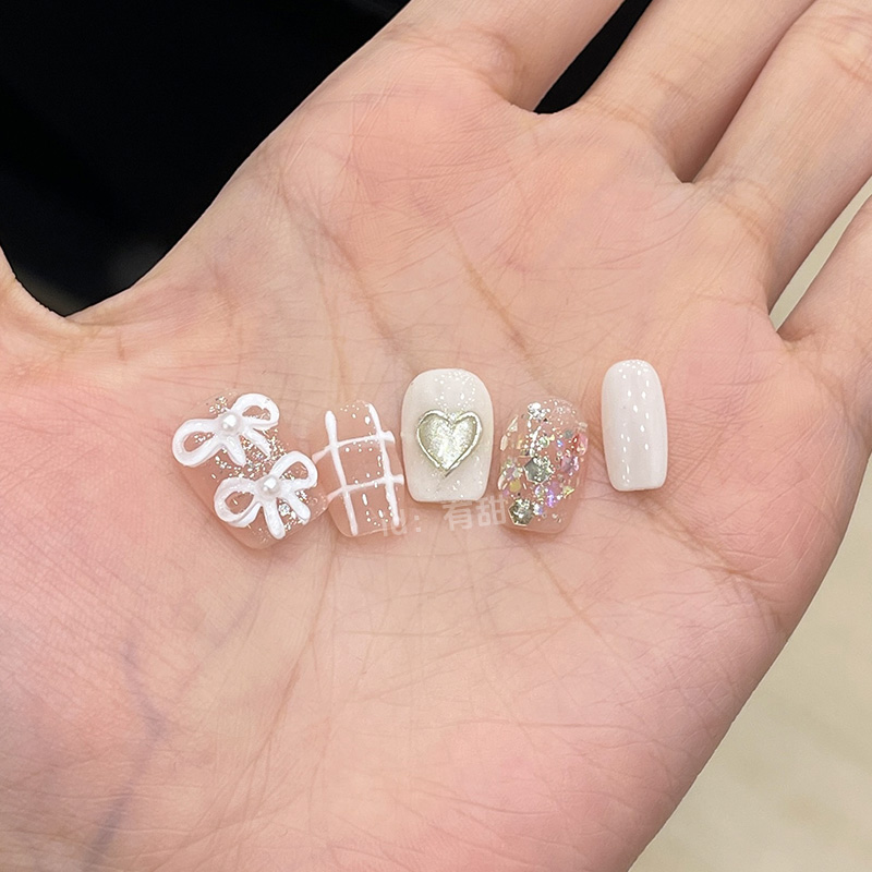 高质量穿戴甲短款春夏高级感精致穿戴美甲2025新年款手工指甲贴片