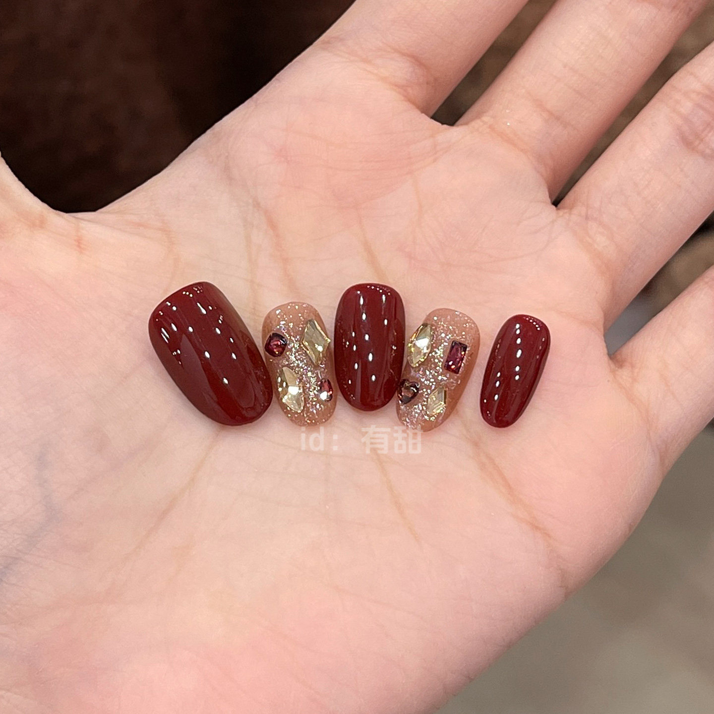 红色穿戴甲2025新款高级感精致绝美穿戴美甲短款手工秋冬指甲贴片,彩妆/香水/美妆工具,穿戴甲/甲片,淘宝优惠券,粉丝福利购,淘宝优惠卷