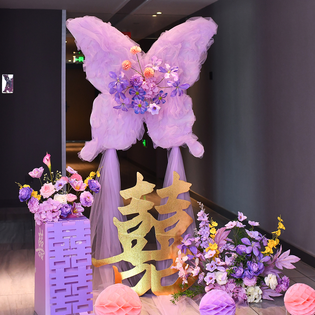 浪漫梦幻婚礼仿真花蝴蝶装饰结婚纱幔KT蝴蝶婚房布置求婚场景背景
