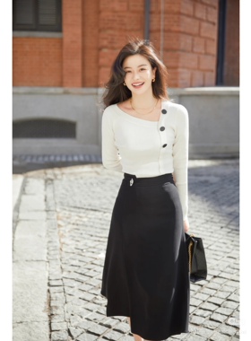 歌L思 23年全标大貨   白色针织衫 EWF341M04700