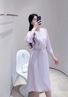 歌L思  24年全标大货  紫色桑蚕丝连衣裙，配腰带 EWE352Y05700