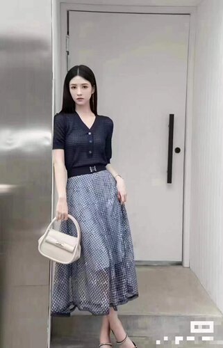 歌L思    22年全标大货   藏蓝色针织衫 EWE332M07600