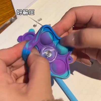 旋转风车玩具挂件指尖陀螺解压笔