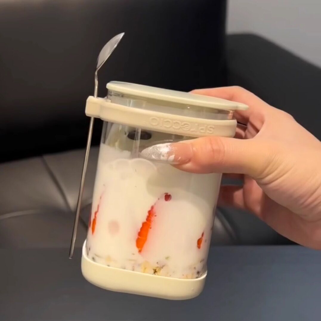 带勺的燕麦杯太方便了~~~
