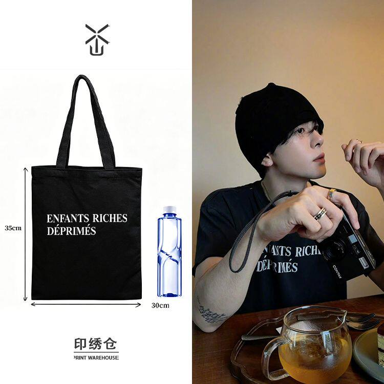 曾舜晞微博日常分享同款私服穿搭百搭帆布包包男女大学生上课装书