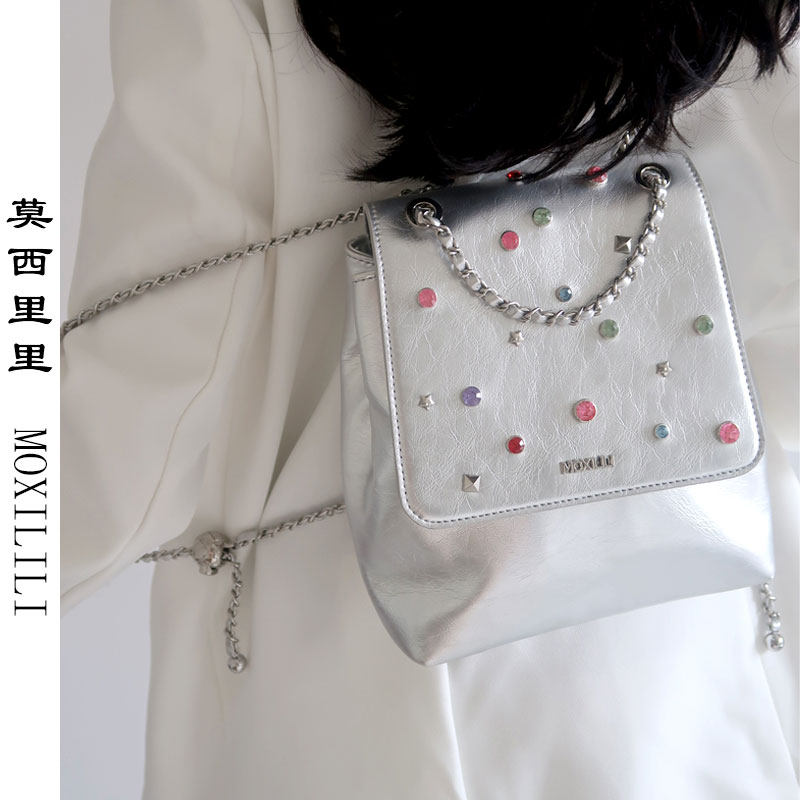 莫西里里时尚新款双肩包女轻便学生时尚通勤出游旅行高级感大容量