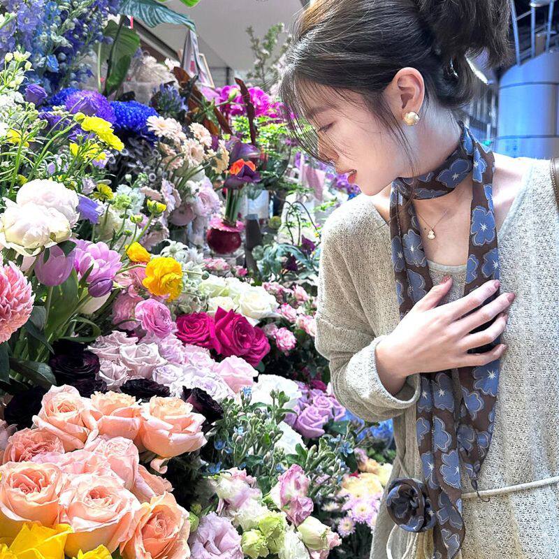 蓝色花朵丝巾寄脖丝带脖子配饰春夏新款围脖2025高级感百搭精致女