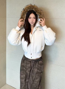 LKOD新款短款毛领刺绣字母加厚修身女辣妹白色棉服外套