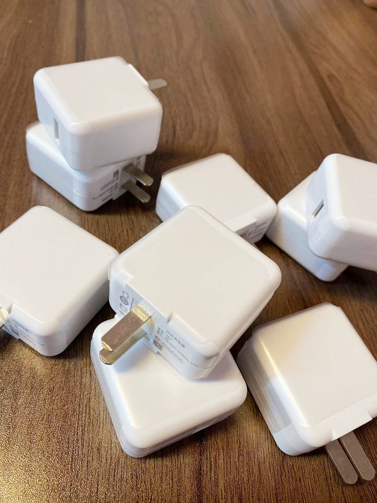 1년 동안 공장이 없어졌어요 무료로 받아보세요 오래된 미국을 수출하세요 범용 플래시 충전 충전 헤드 플러그 선물