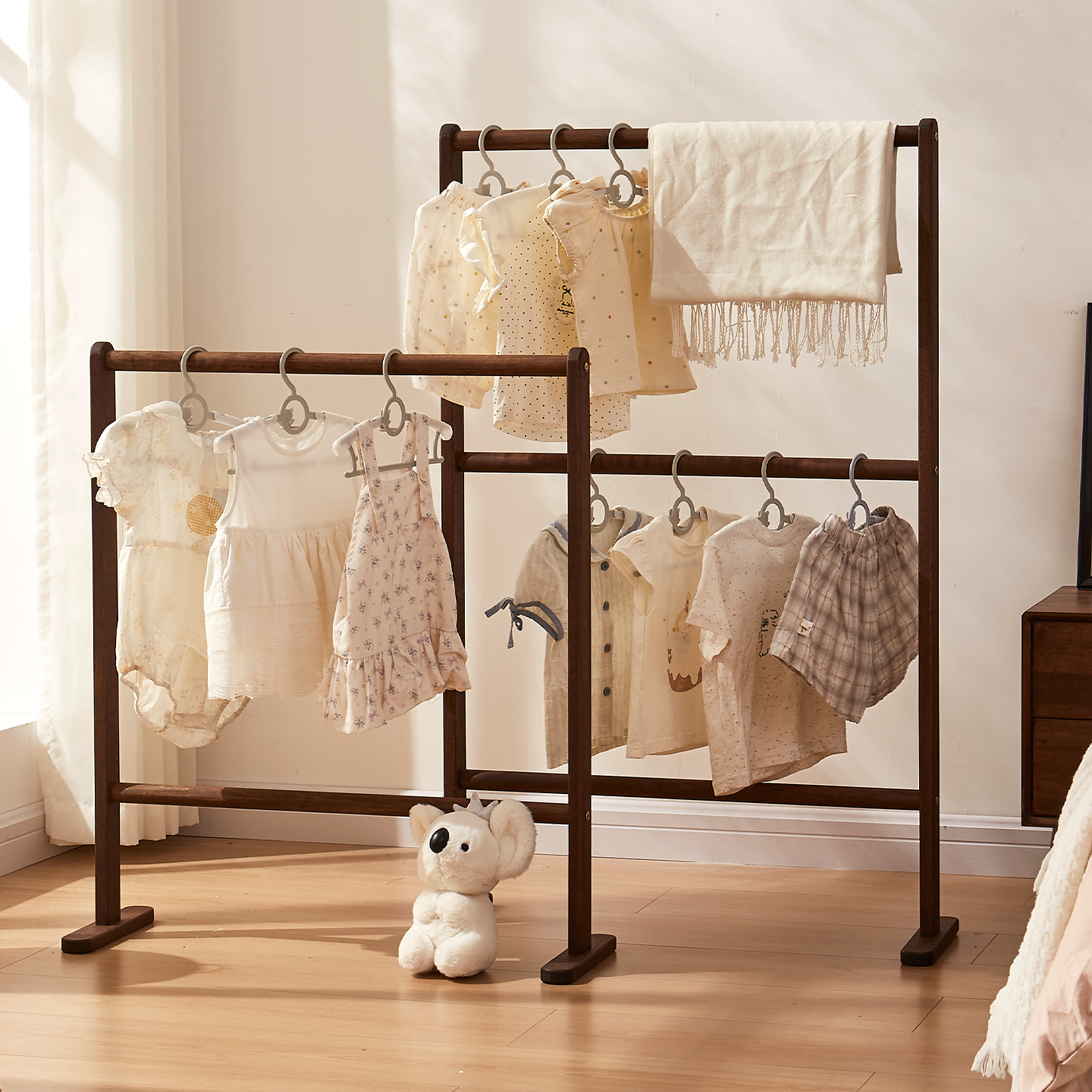 进口黑胡桃木实木儿童挂衣架落地家用婴儿宝宝衣帽架多功能晾衣架