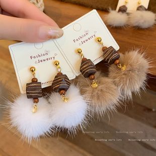 毛茸茸毛球耳饰木质撞色珠子森系复古耳钉夸张个性大耳坠时髦耳环