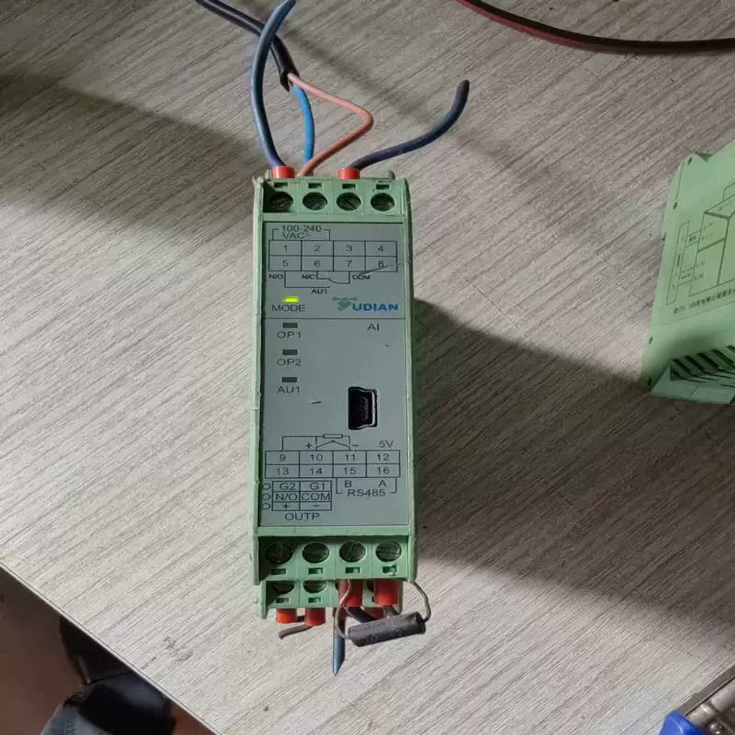 议价温控模块一个，，成色如图，其它元器件