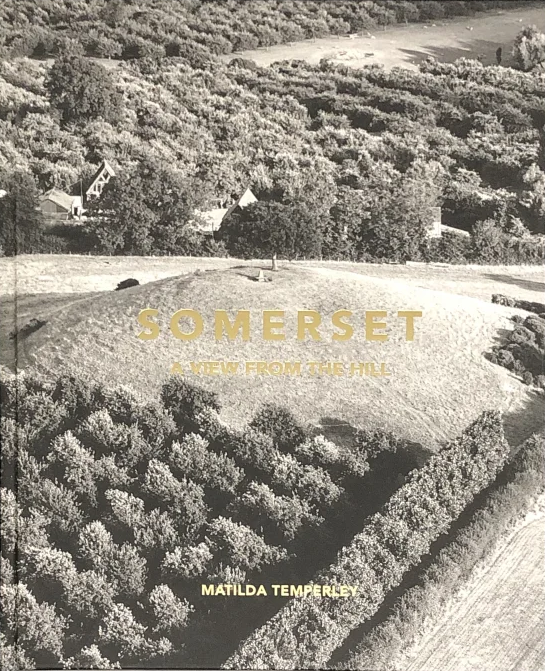 现货 SOMERSET: A View From The Hill  MATILDA TEMPERLEY 洪水来袭英摄影师拍被淹没村庄 摄影作品集