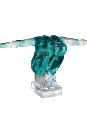 艺术感轻奢展翅人物客厅装饰摆件