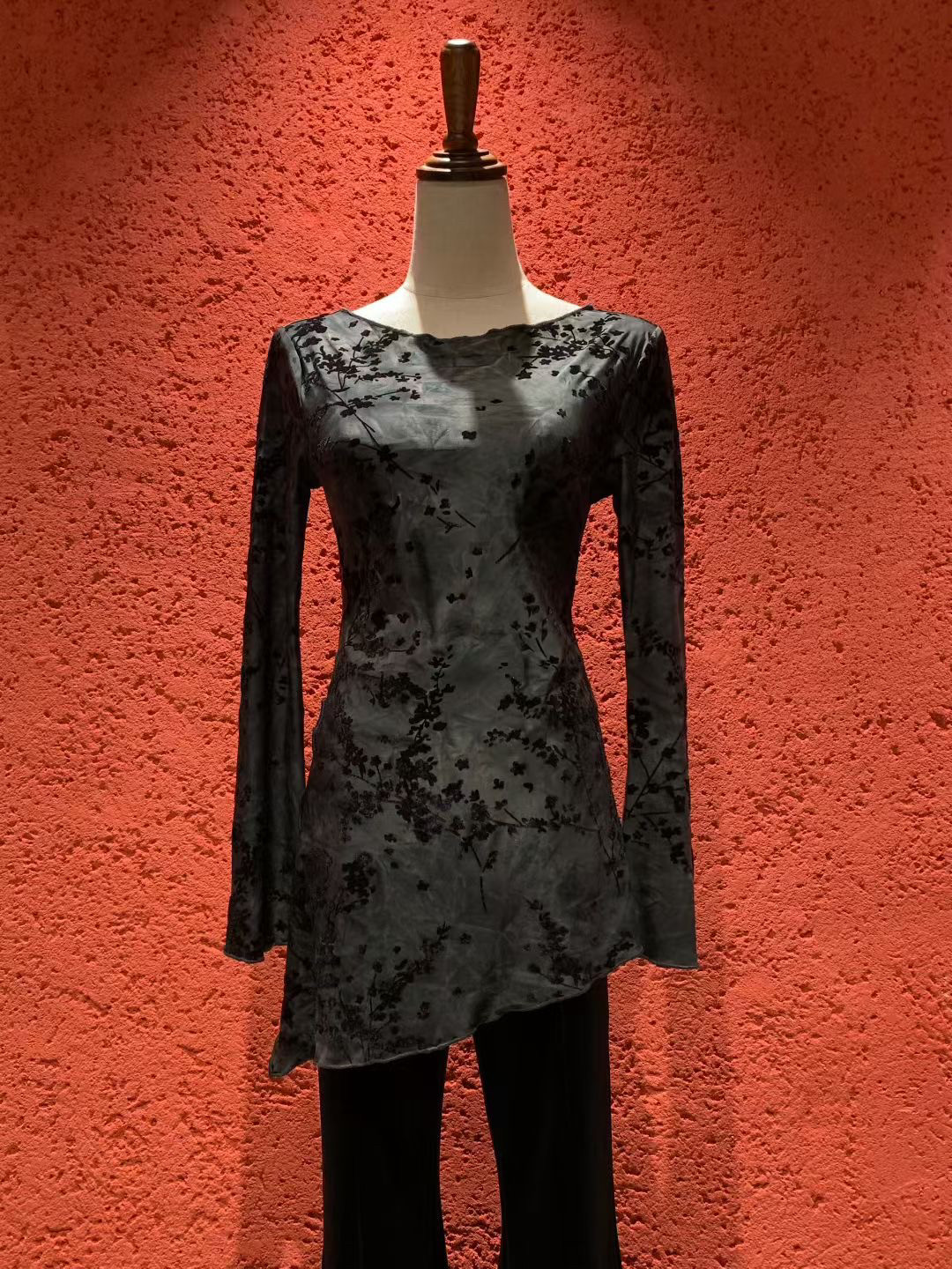 2026春季新款时尚纯欲一字领百搭丝绒衫女长袖修身显瘦内搭打底衫,女装/女士精品,蕾丝衫/雪纺衫,淘宝优惠券,粉丝福利购,淘宝优惠卷