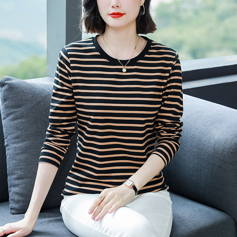 春秋衣女外穿长袖t恤女大码宽松遮肚中年妈妈纯棉打底衫上衣条纹