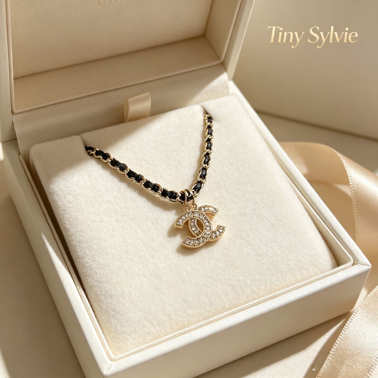 Tiny Sylvie轻奢小香风皮质字母C项链女新爆款时尚锁骨链颈链配饰