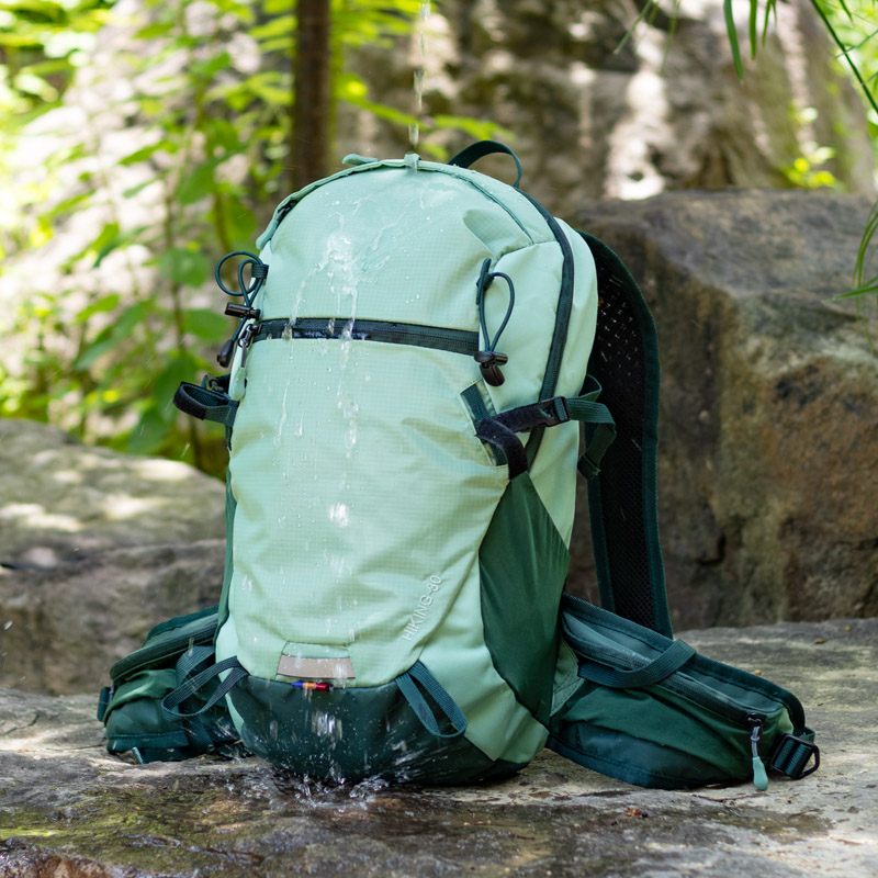 户外徒步登山包女轻量化送防雨罩