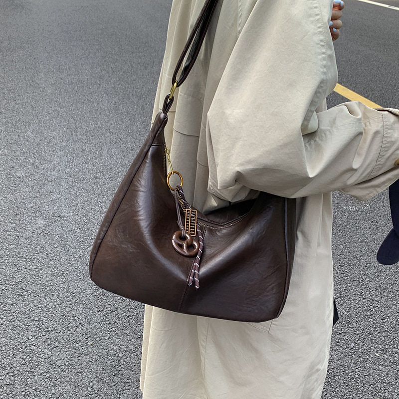 女款2025新款背包腋下托特包女纯色简约百搭大容量单肩包通勤女包