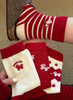 招财小马~新年穿红袜会被好运围绕！红色刺绣撞色条纹中筒袜子
