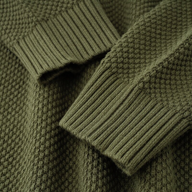 A BEAUTIFUL WHITE ARMY GREEN SWEATER  RETRO LOOSE CREW NECK PULLOVER SWEATER FOR MEN CASUAL AND VERSATILE KNITWEAR FOR WOMEN