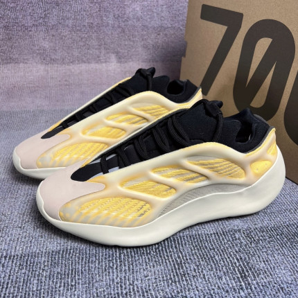 adidas Yeezy Boost Runner 700 V3 潮流复古 休闲鞋HP5425