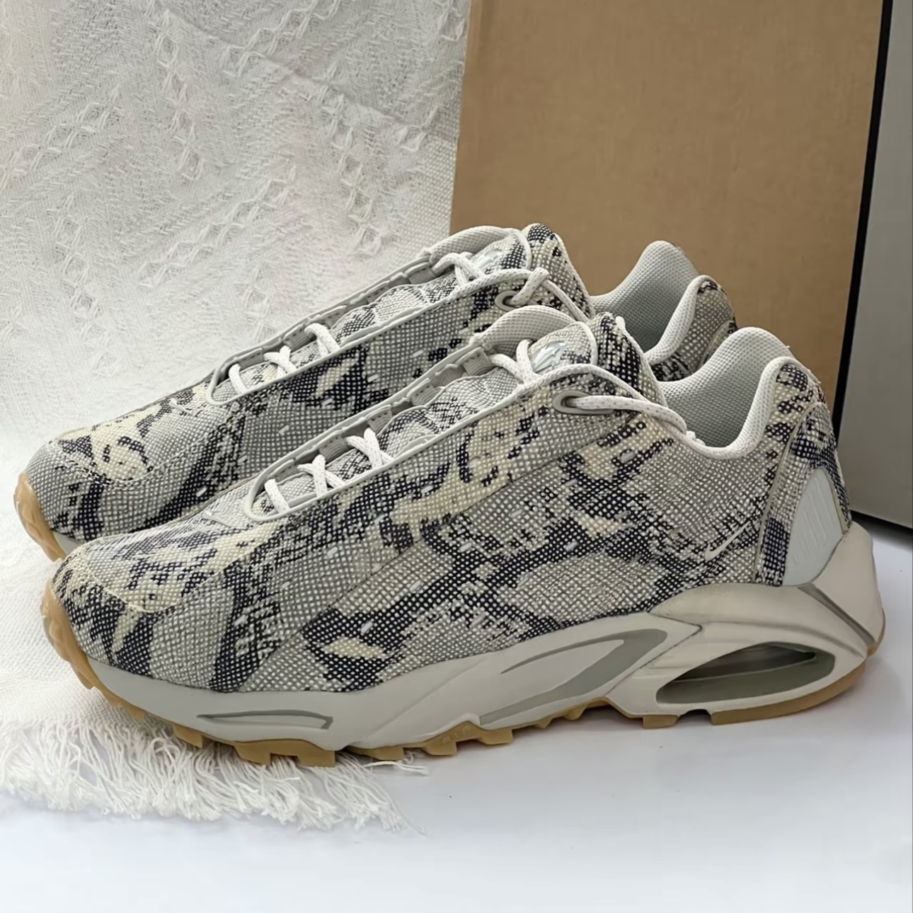 Nike Hot Step AirTerra休闲缓震耐磨透气防滑运动跑鞋DR0508-001