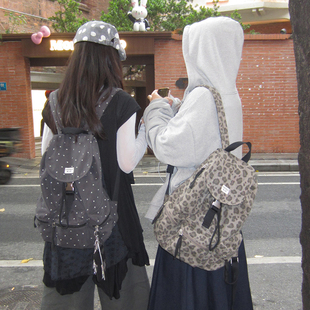 Unique blue甜酷轻亚风豹纹双肩包女大学生复古通勤旅游背包书包