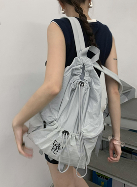 Unique blue韩版休闲褶皱抽绳防水双肩包女登山旅行背包学生书包