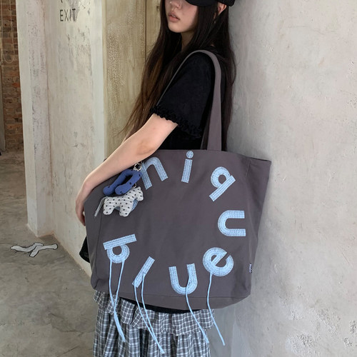 Unique blue 韩系字母刺绣大容量学生帆布包通勤单肩包女托特包