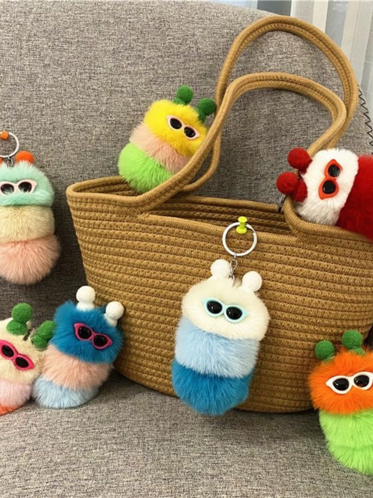 毛毛虫钥匙扣真獭兔毛爆款毛绒挂件2024新款包包挂饰超可爱百搭款