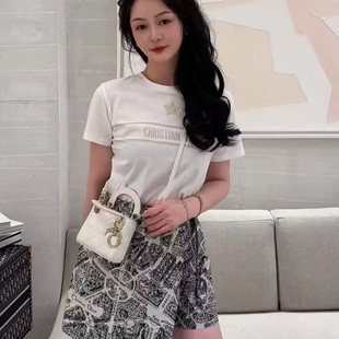 南油高端女装 T恤衫 2026早春新款 字母小香风短袖 金色刺绣时尚 热卖