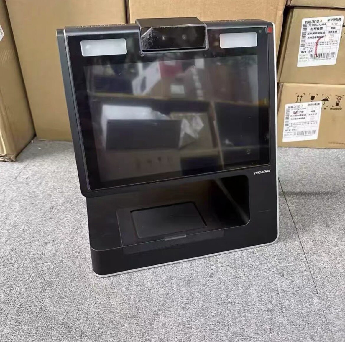 海康威视 DS-K56A0  DS-K5603抓拍阅读器人证对比