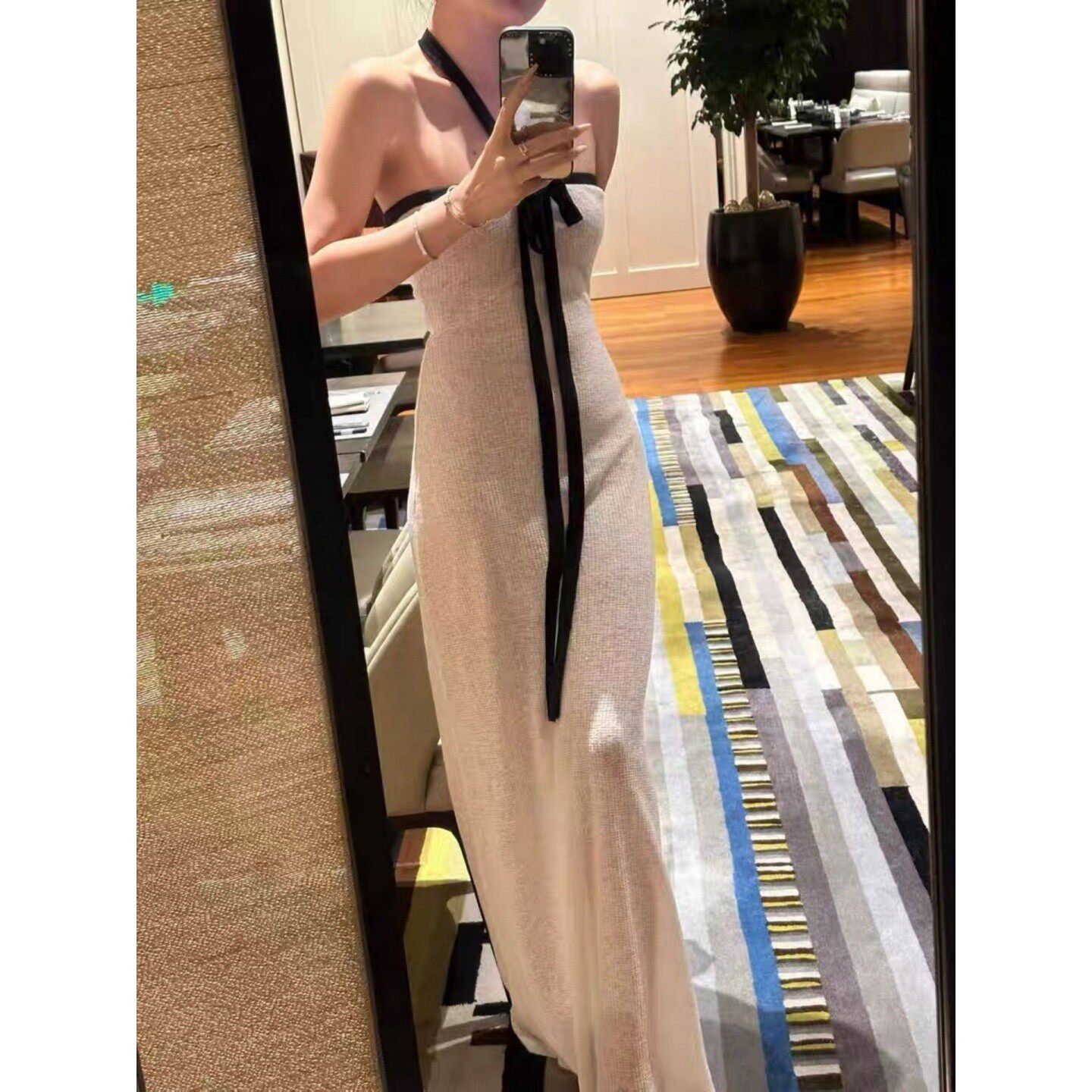 白色抹胸挂脖连衣裙子女2026夏季新款巨好看气质海边度假包臀长裙