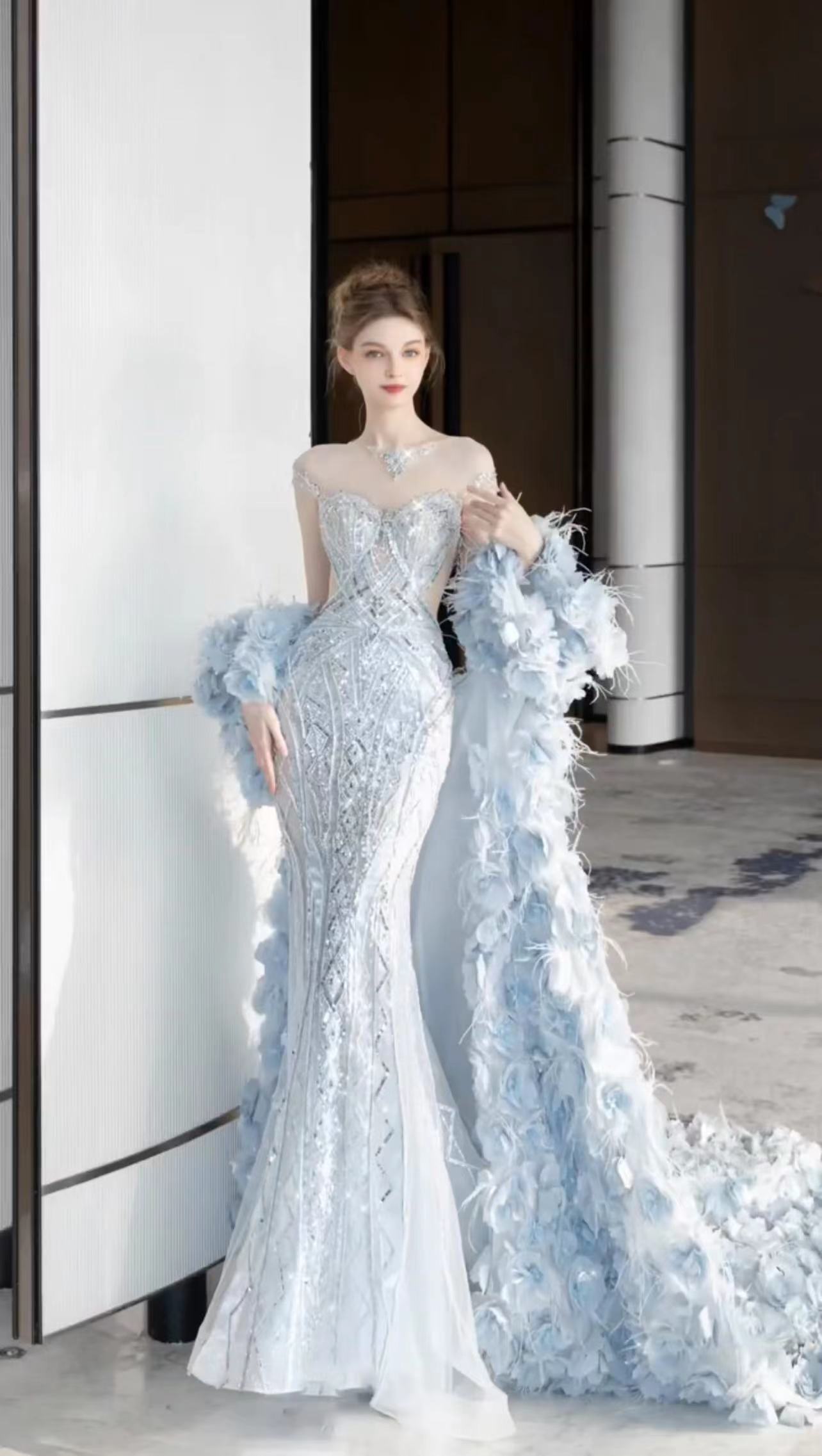 蓝色法式鱼尾抹胸晚礼服裙轻奢小众高级感宴会缎面轻婚纱新娘拖尾