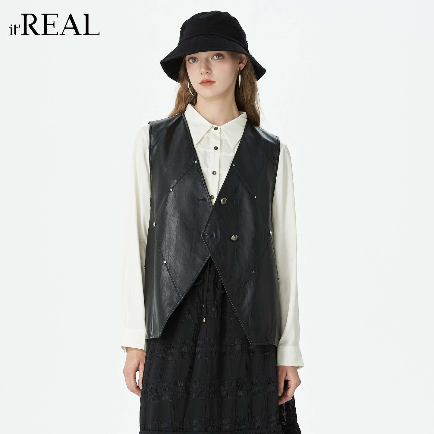 瑞尔25秋新款设计感格纹皮马夹