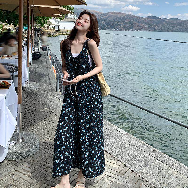 实拍蓝色碎花慵懒风背带连体裤2025新款女初夏垂坠感休闲阔腿裤子