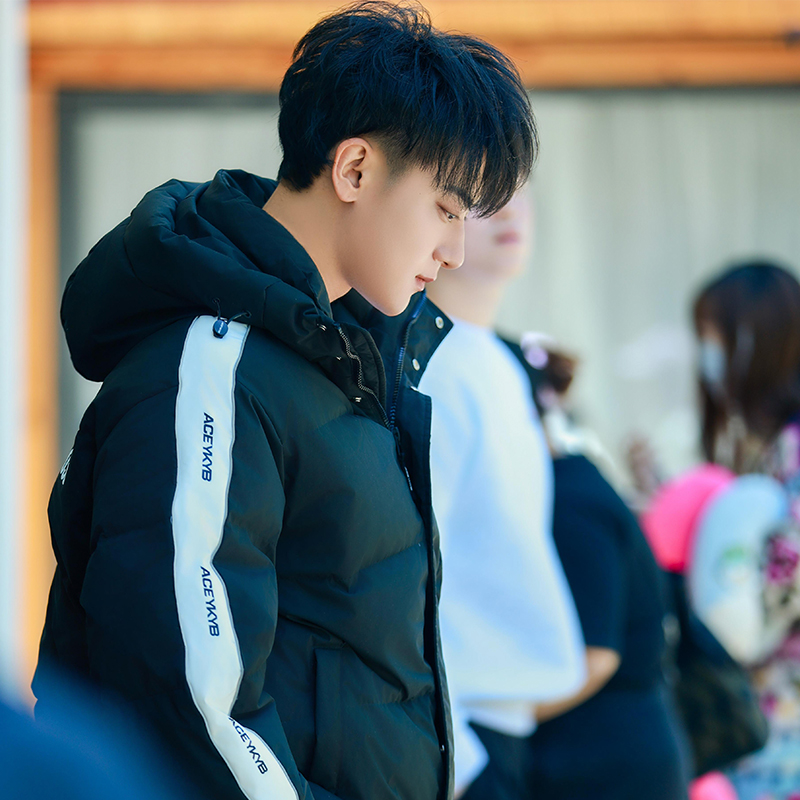 YKYB长款拼接连帽羽绒服